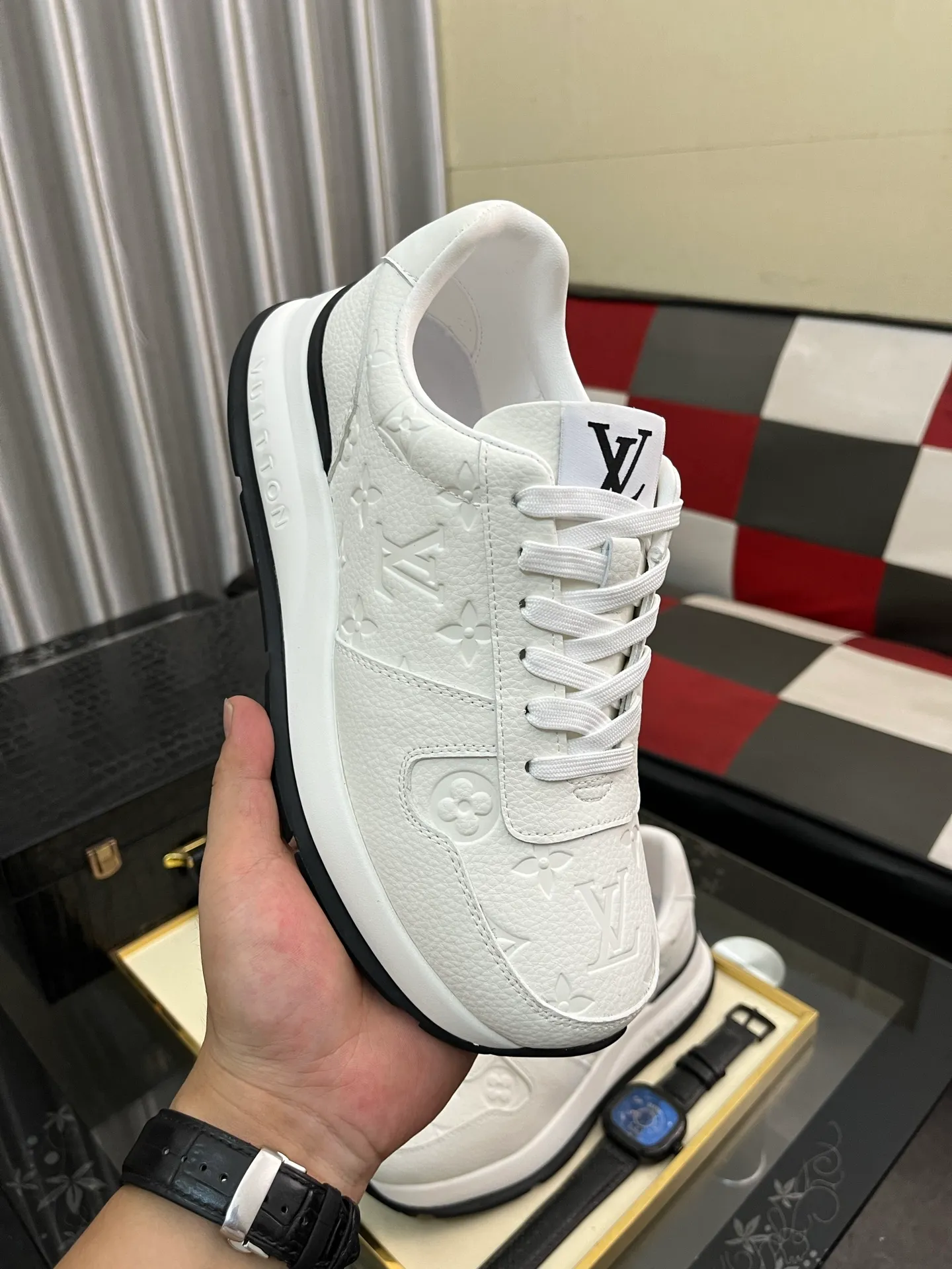 Men's men's shoes💰458⌚️⌚️ Loui* Vuitto* - Louis ** donkey's new color men's trainer sneakers, this LV Trainer sneaker is made of calfskin and breathable mesh, showing pure colors, the #54 logo on the back traces the brand's birth in 1854, the designer's handwritten brand logo embellishes one side, virgil Designed by abloh himself, it is a very commemorative sneaker. The new lv Louis Vuitton loui* vuitto* trainer sneaker low casual sports culture versatile basketball sneaker. Size: 38-443️⃣Colors available